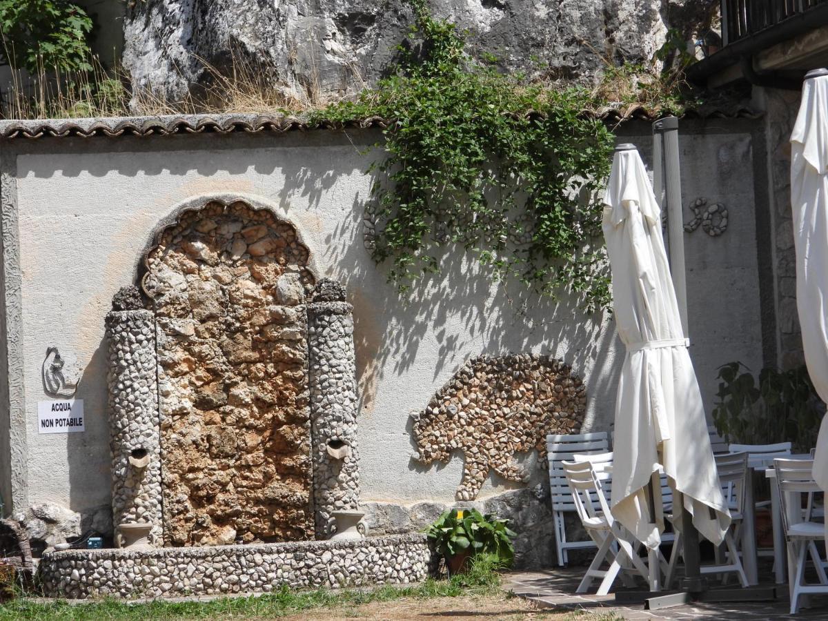B&B La Tana Dell'Orso Villalago Exteriör bild