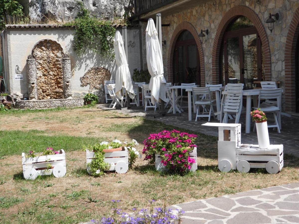 B&B La Tana Dell'Orso Villalago Exteriör bild