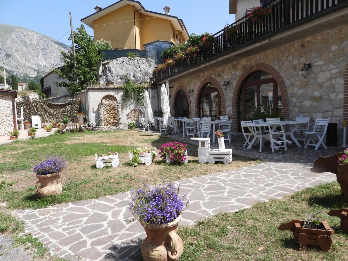 B&B La Tana Dell'Orso Villalago Exteriör bild