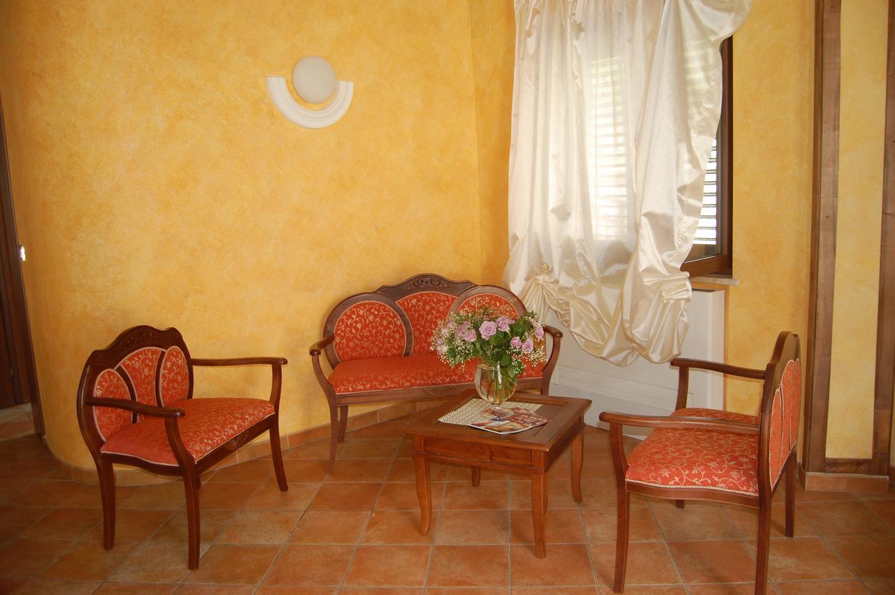B&B La Tana Dell'Orso Villalago Exteriör bild