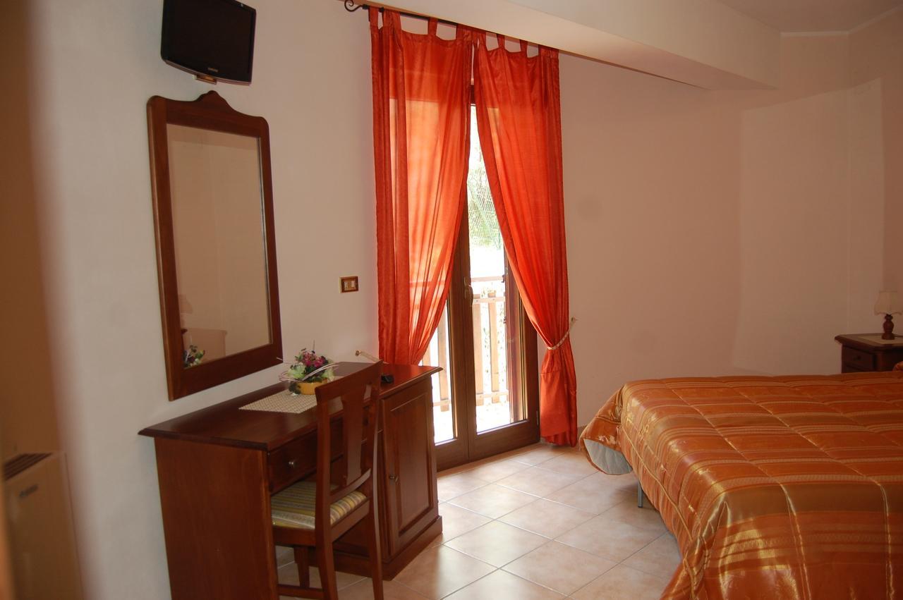 B&B La Tana Dell'Orso Villalago Exteriör bild