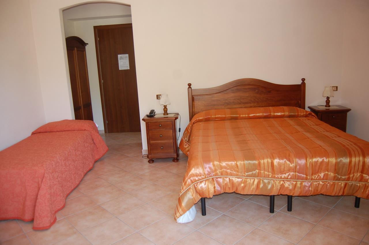 B&B La Tana Dell'Orso Villalago Exteriör bild