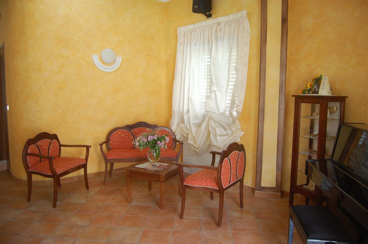B&B La Tana Dell'Orso Villalago Exteriör bild